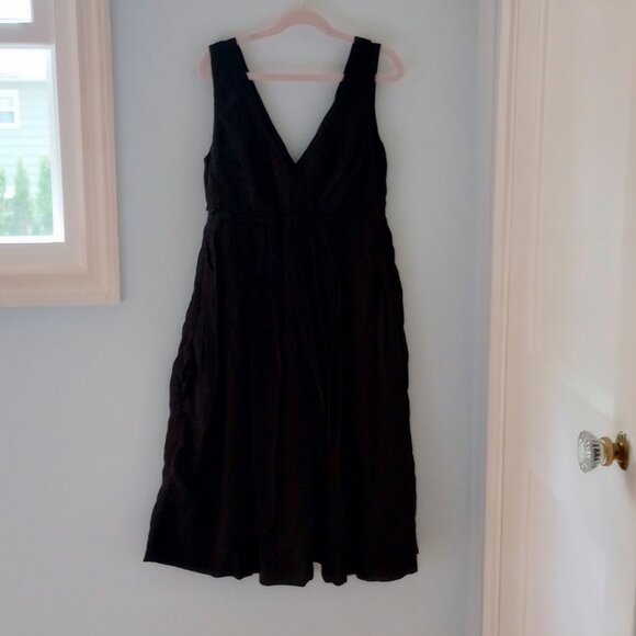 GAP Sleeveless black dress V-neck, Empire Waist Pleated Women size 0 - Picture 2 of 5